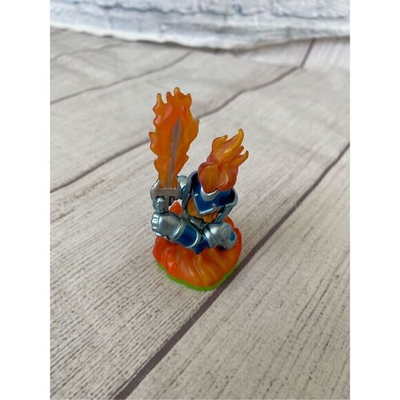 Skylanders Fire element action figure dolls lot of 4 assorted sizes - Picture 5 of 6